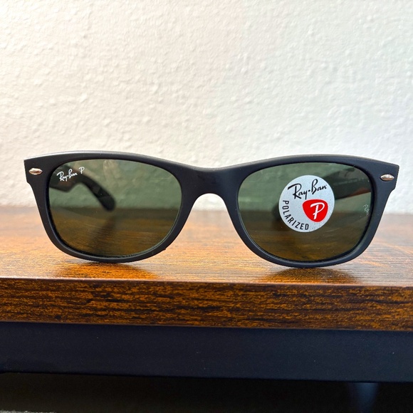 Ray-Ban New Wayfarer polarized sunglasses (RB2132). Matte black/green - Picture 1 of 11